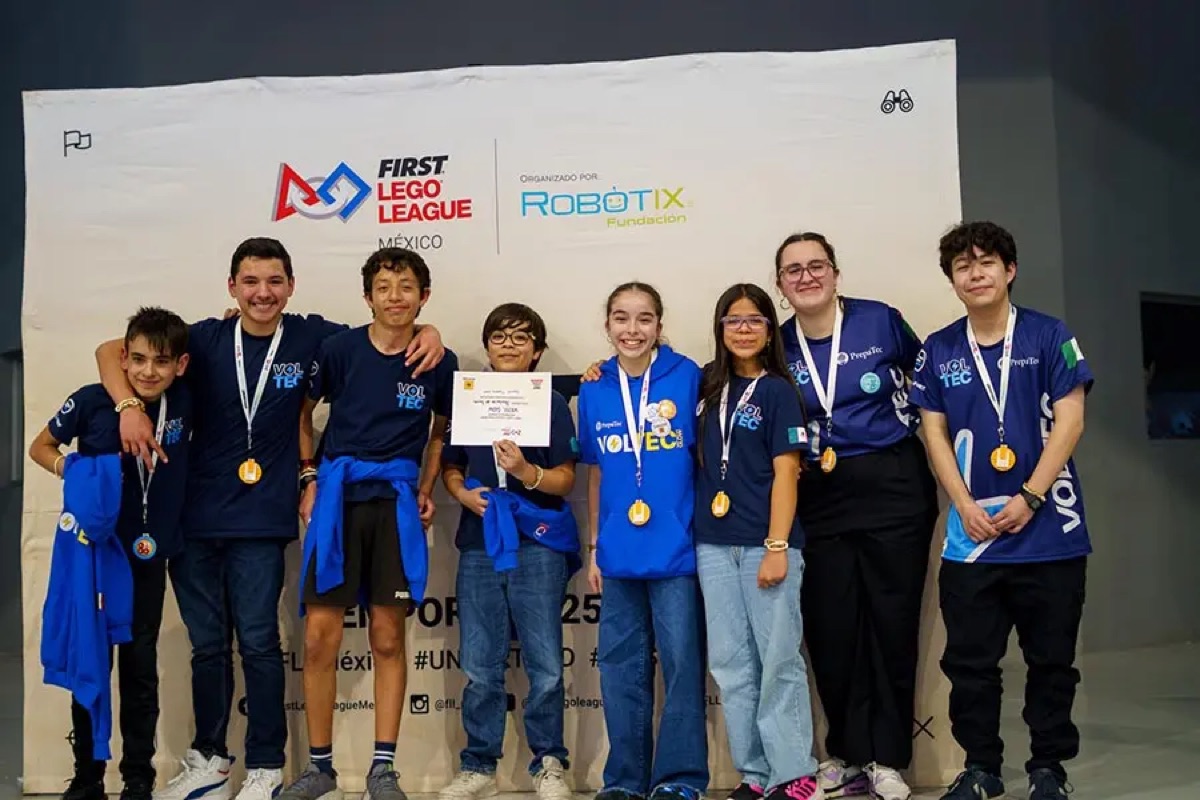 Alumnos premiados en FIRST LEGO League México